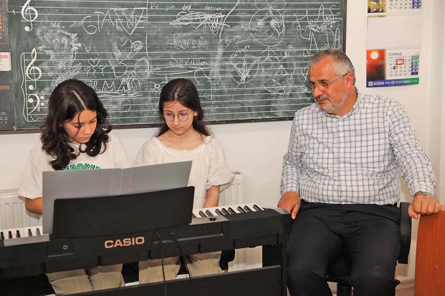 bafra-belediyesinden-yaz-tatilinde-kultur-ve-sanat-destegi-001.jpg