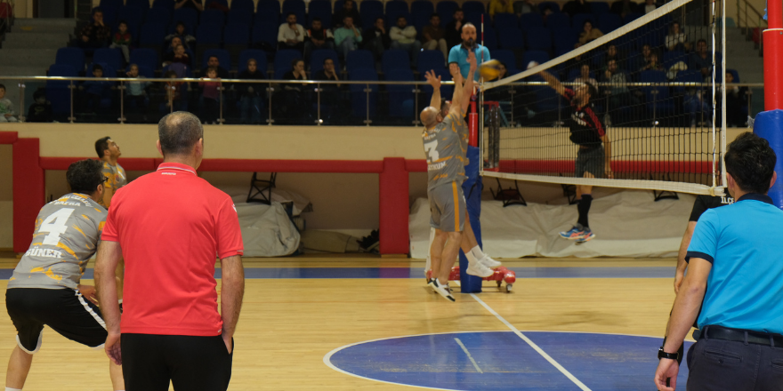 bafra-cumhuriyet-kupasi-voleybol-turnuvasinda-ceyrek-final-heyecani-004.png