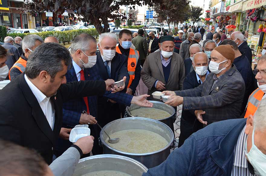 bafra-din-gorevlileri-keskek-dagitimi-etkinligi-duzenledi-2.jpg