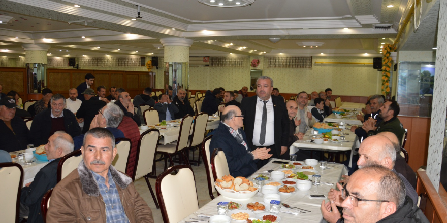 bafra-elektrik-ve-elektronikciler-odasindan-maneviyat-dolu-iftar-12.png