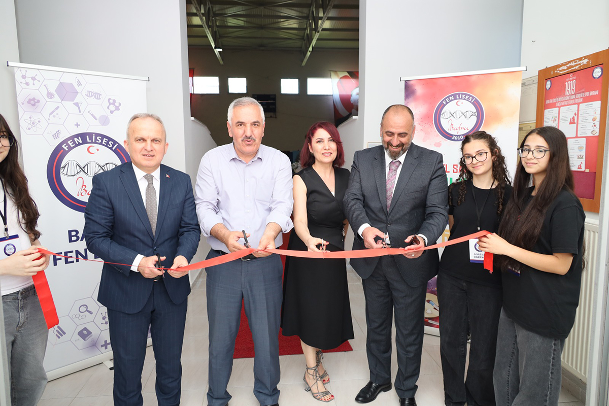 bafra-fen-lisesinde-106-eser-gorucuye-cikti-3.jpg