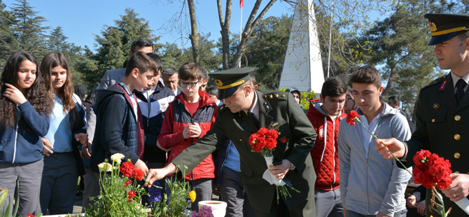 bafra-garnizon-sehitliginde-anma-002.jpg