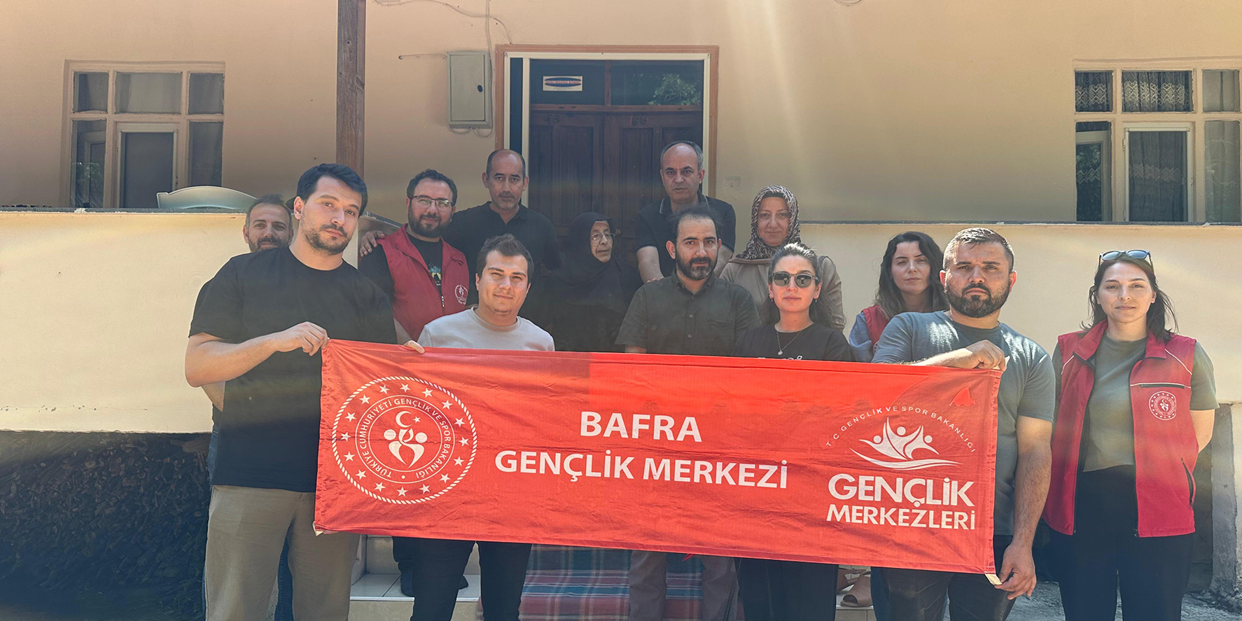 bafra-genclik-merkezinden-sehit-muhammed-ali-aksuya-vefa-ziyareti-2.jpg