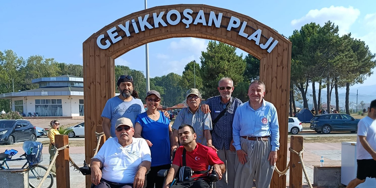 bafra-gorme-engelliler-dernegi-uyeleri-geyikkosanda-bulustu-3.jpg