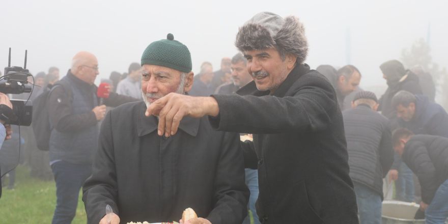 bafra-haber-igdirde-gonuller-ayni-kazanda-kaynadi-018.jpg