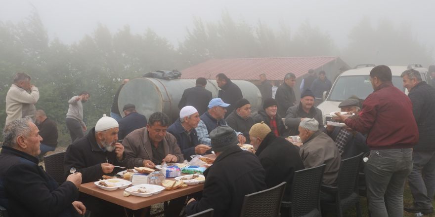 bafra-haber-igdirde-gonuller-ayni-kazanda-kaynadi-022.jpg
