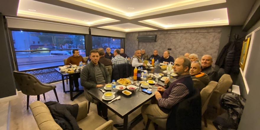 bafra-imam-hatip-lisesi-90-mezunlari-iftar-yemeginde-bulustu-2.png