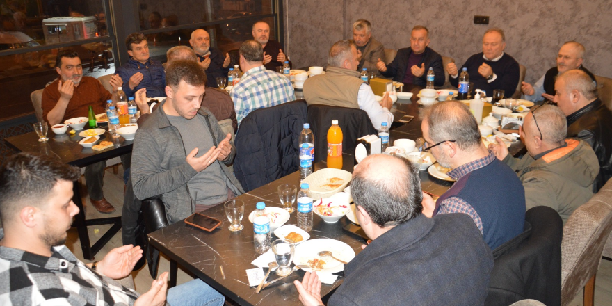 bafra-imam-hatip-lisesi-90-mezunlari-iftar-yemeginde-bulustu-3.png