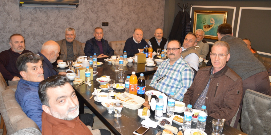 bafra-imam-hatip-lisesi-90-mezunlari-iftar-yemeginde-bulustu-6.png