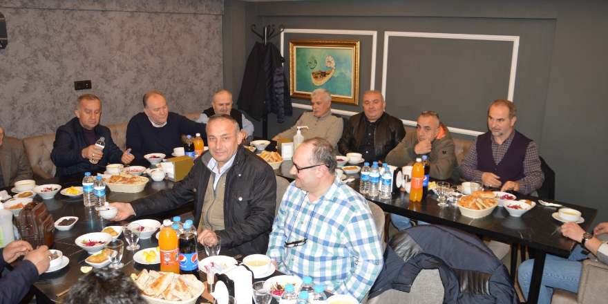 bafra-imam-hatip-lisesi-90-mezunlari-iftar-yemeginde-bulustu-9.png