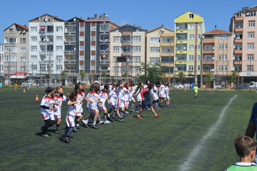 bafra-kadin-futbol-takimi-002.JPG