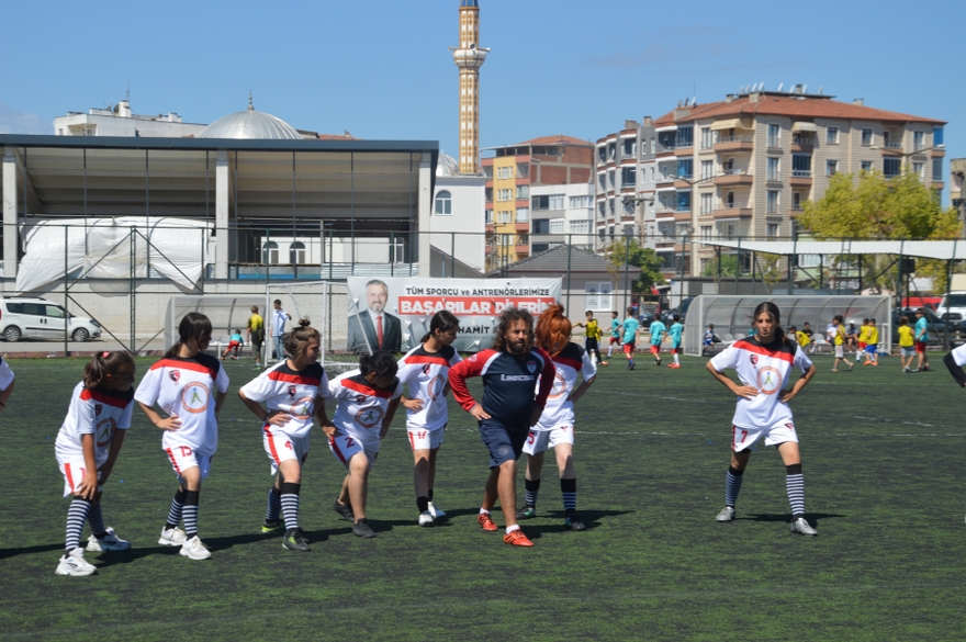 bafra-kadin-futbol-takimi-004.JPG