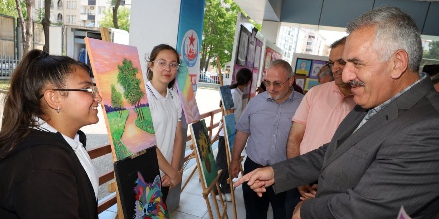 bafra-kolay-ortaokulundan-gorsel-sanatlar-sergisi-002.jpg