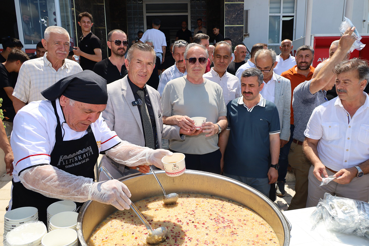 bafra-madeni-sanatkarlar-odasi-3-bin-kisiye-asure-ikram-etti-3.jpg