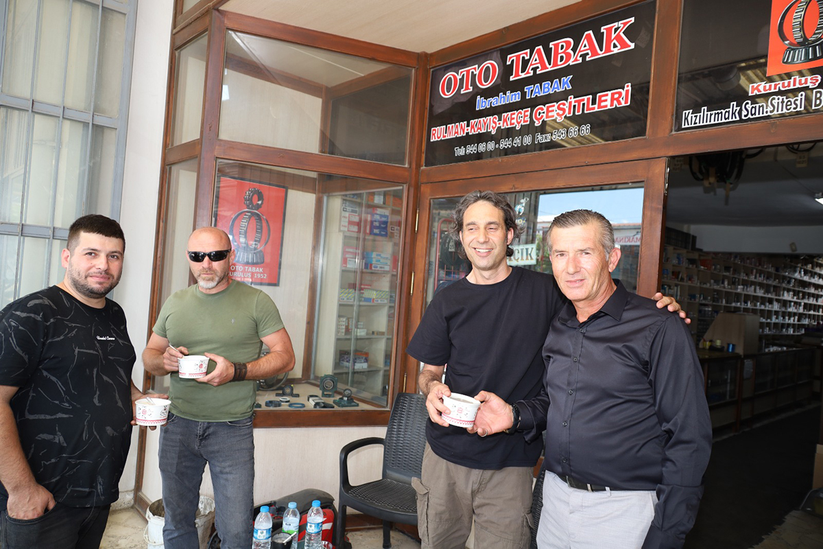 bafra-madeni-sanatkarlar-odasi-3-bin-kisiye-asure-ikram-etti-7.jpg