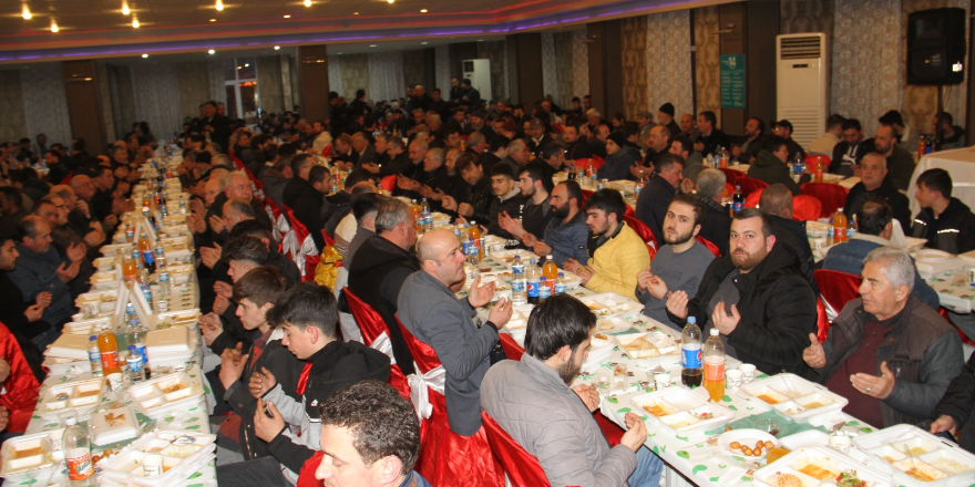 bafra-madeni-sanatkarlar-odasindan-maneviyat-dolu-iftar-yemegi-19.png