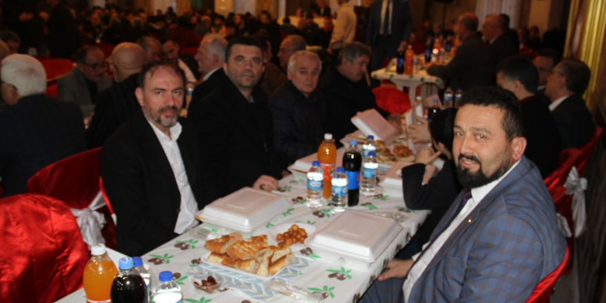 bafra-madeni-sanatkarlar-odasindan-maneviyat-dolu-iftar-yemegi-9.png