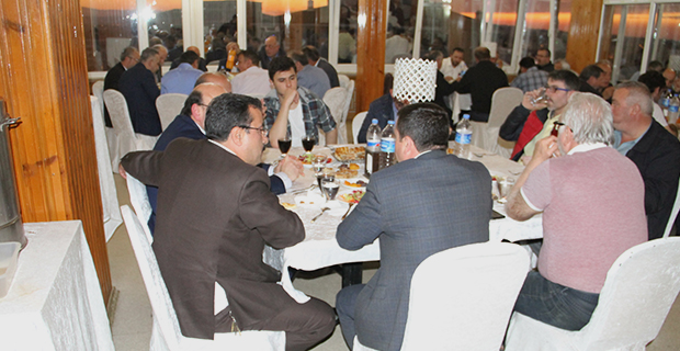 bafra-marangozlar-odasi-iftar-yemeginde-bulustu-3.jpg