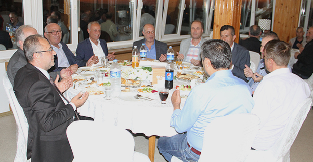 bafra-marangozlar-odasi-iftar-yemeginde-bulustu-5.jpg