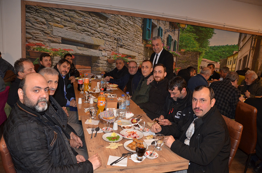 bafra-marangozlar-ve-mobilyacilar-iftar-yemeginde-bulustu-10.jpg