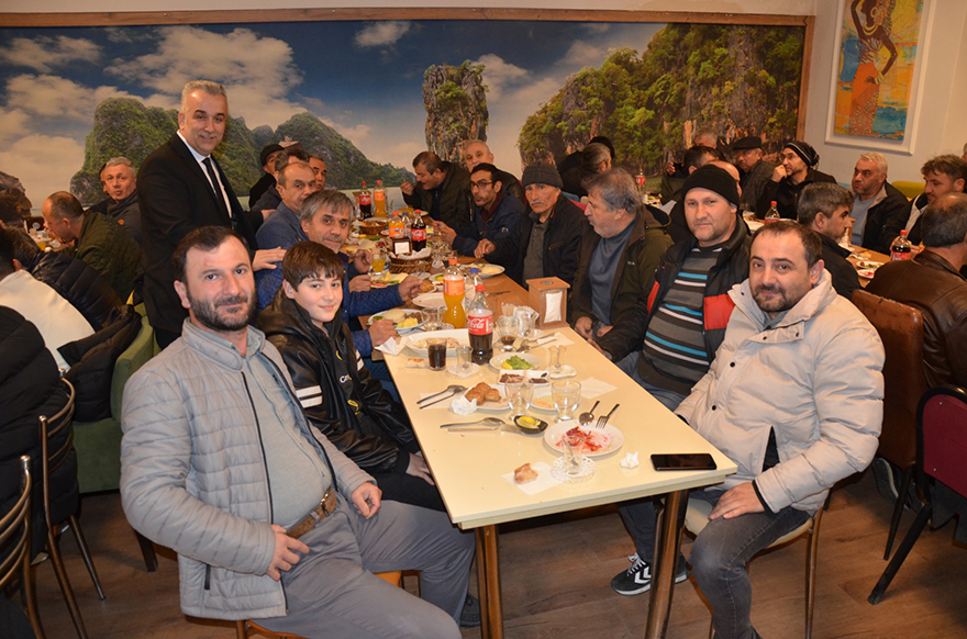 bafra-marangozlar-ve-mobilyacilar-iftar-yemeginde-bulustu-11.jpg