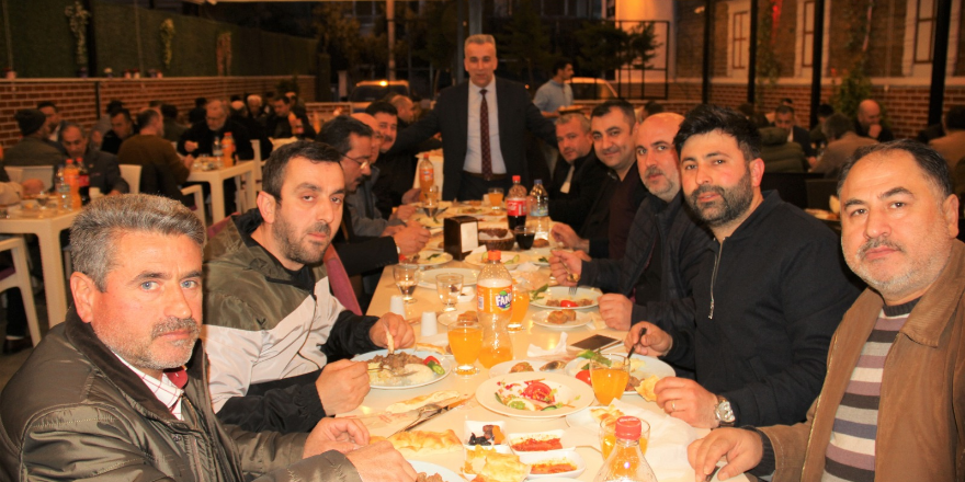 bafra-marangozlar-ve-mobilyacilar-odasina-bagli-esnaflar-iftar-yemeginde-bulustu-1.png