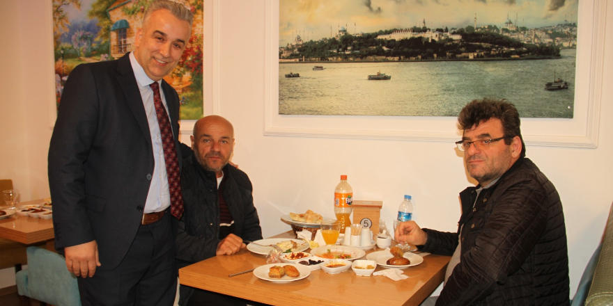 bafra-marangozlar-ve-mobilyacilar-odasina-bagli-esnaflar-iftar-yemeginde-bulustu-3.png