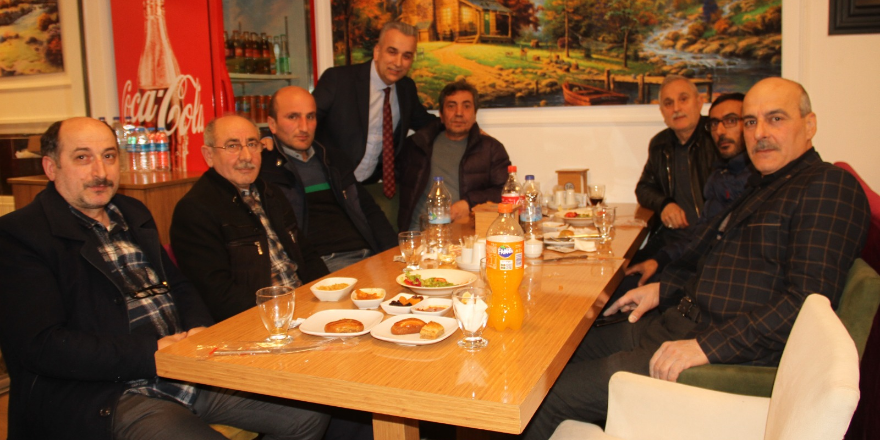 bafra-marangozlar-ve-mobilyacilar-odasina-bagli-esnaflar-iftar-yemeginde-bulustu-7.png