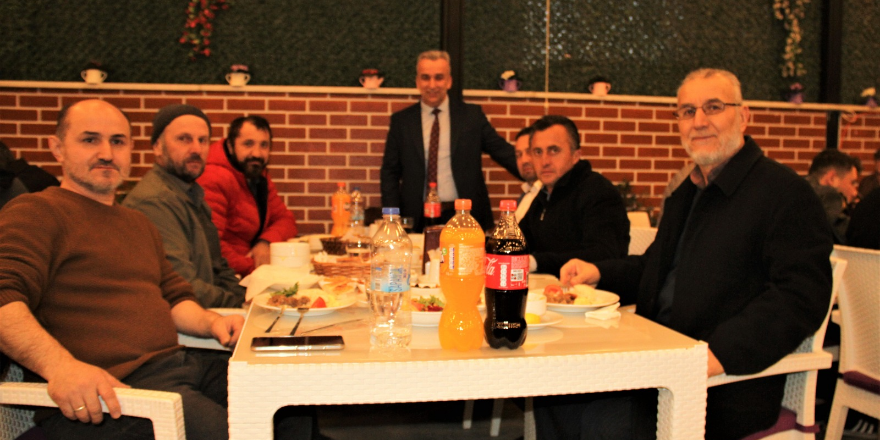 bafra-marangozlar-ve-mobilyacilar-odasina-bagli-esnaflar-iftar-yemeginde-bulustu-9.png