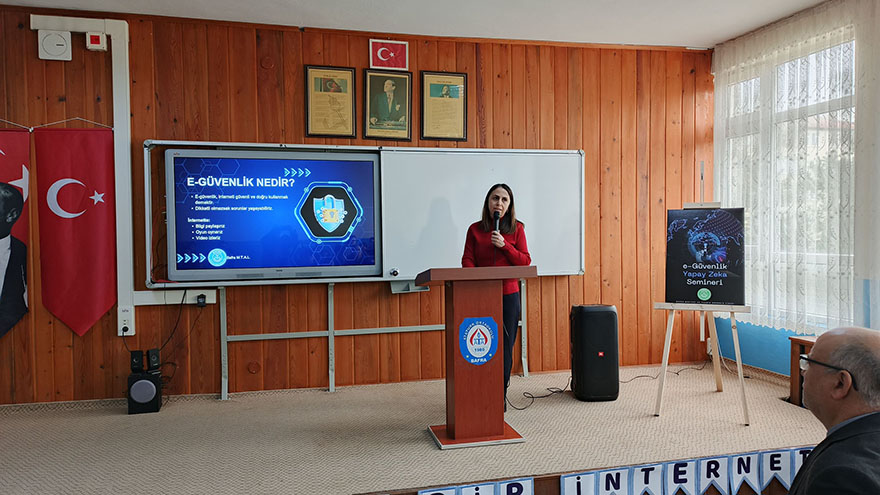 bafra-mtalden-ortaokul-ogrencilerine-dijital-guvenlik-semineri-4.jpg