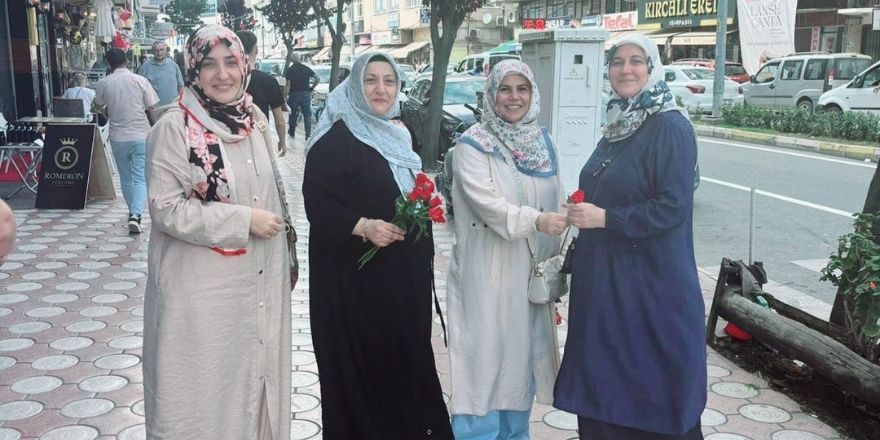 bafra-muftulugunden-vatandaslara-gul-ve-hadis-kartelasi-dagitimi-2.jpg