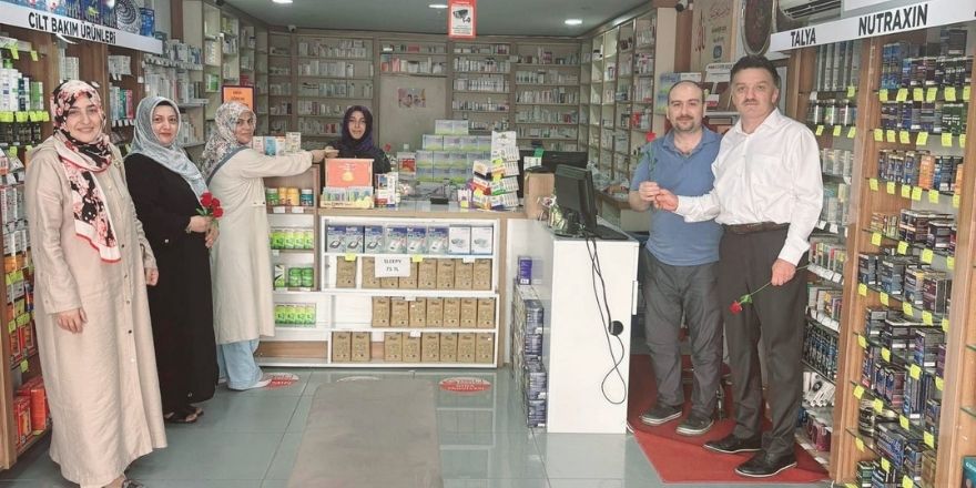 bafra-muftulugunden-vatandaslara-gul-ve-hadis-kartelasi-dagitimi6.jpg