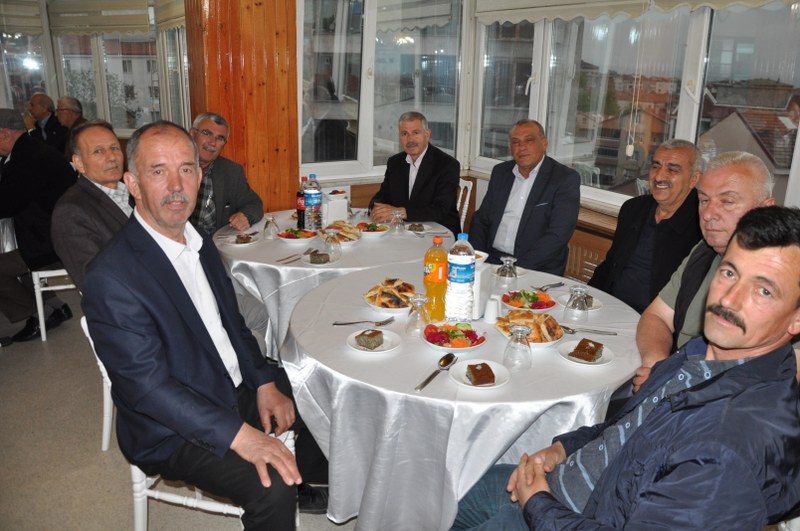 bafra-muhtarlar-dernegi-iftar-yemegi-duzenledi-004.JPG