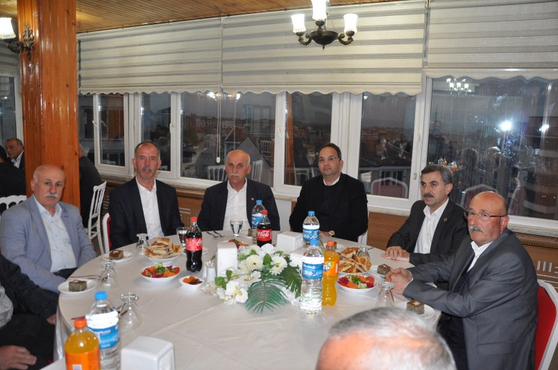 bafra-muhtarlar-dernegi-iftar-yemegi-duzenledi.JPG