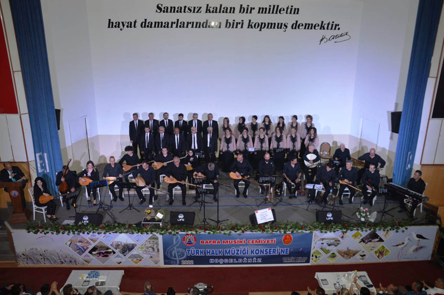 bafra-musiki-cemiyetinden-muhtesem-turk-halk-muzigi-konseri-3.jpg