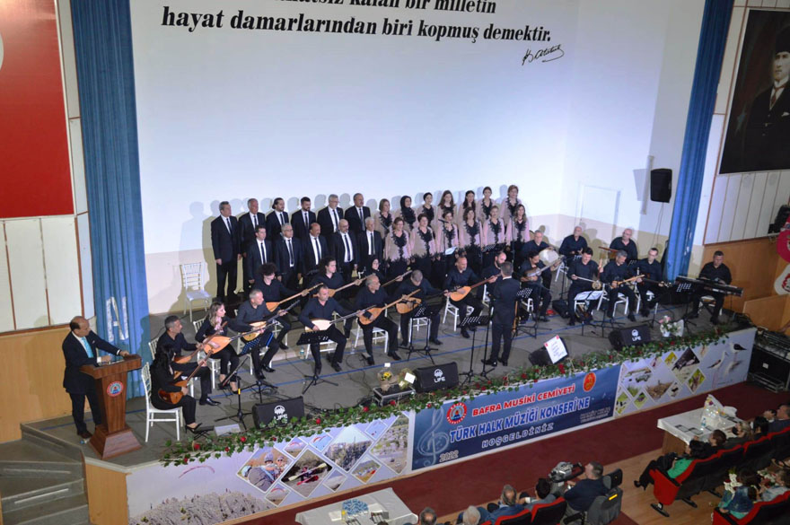 bafra-musiki-cemiyetinden-muhtesem-turk-halk-muzigi-konseri1.jpg