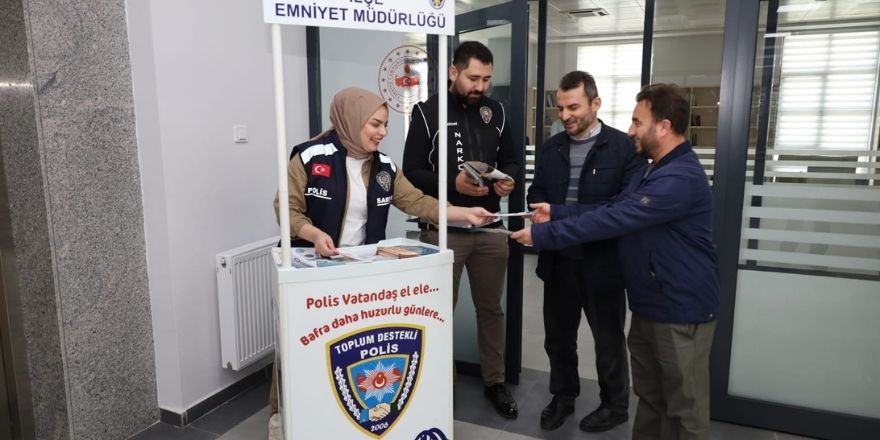 bafra-polisi-uyusturucuya-ve-siber-suclara-karsi-vatandaslari-uyariyor-4.jpg