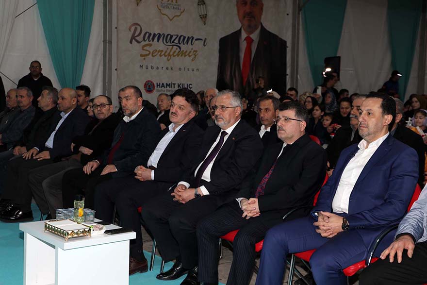 bafra-ramazani-ilahi-dinletisi-ve-mukaddes-emanet-sergisiyle-karsiladi-006.jpg