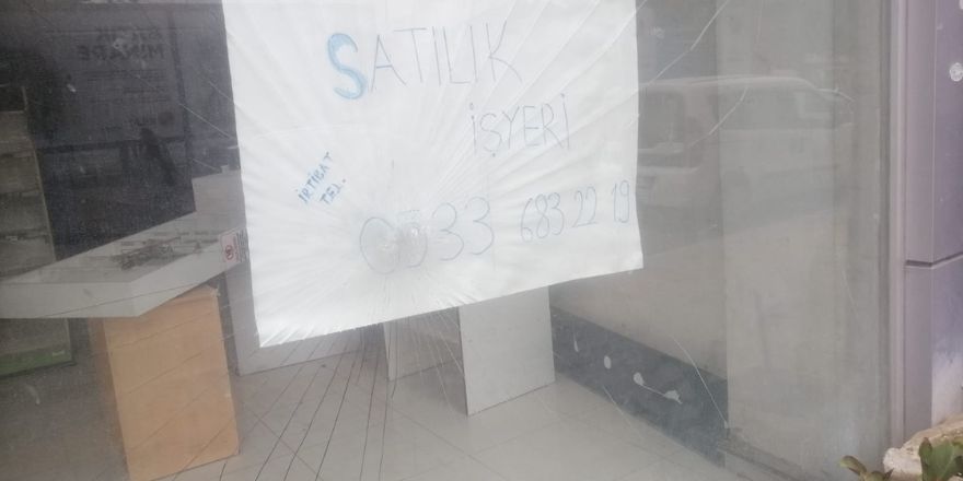 bafra-tekel-caddesinde-8-is-yerinin-camlari-kirildi-007.jpg