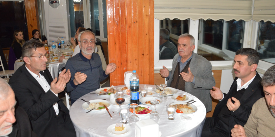 bafra-ticaret-borsasi-bafra-protokolu-ve-uyeleri-ile-iftar-acti-3-001.png