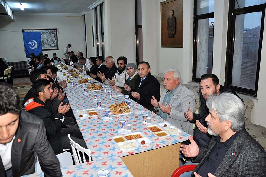 bafra-ulku-ocaklarindan-maneviyat-dolu-iftar-4.jpg