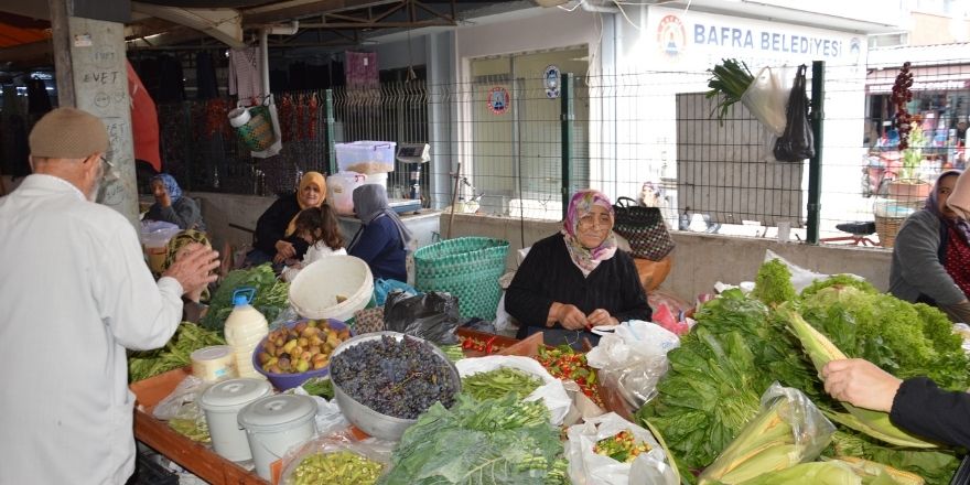 bafra55-net-mikrofonlarini-pazar-esnafi-ve-halka-uzattik-2.jpg