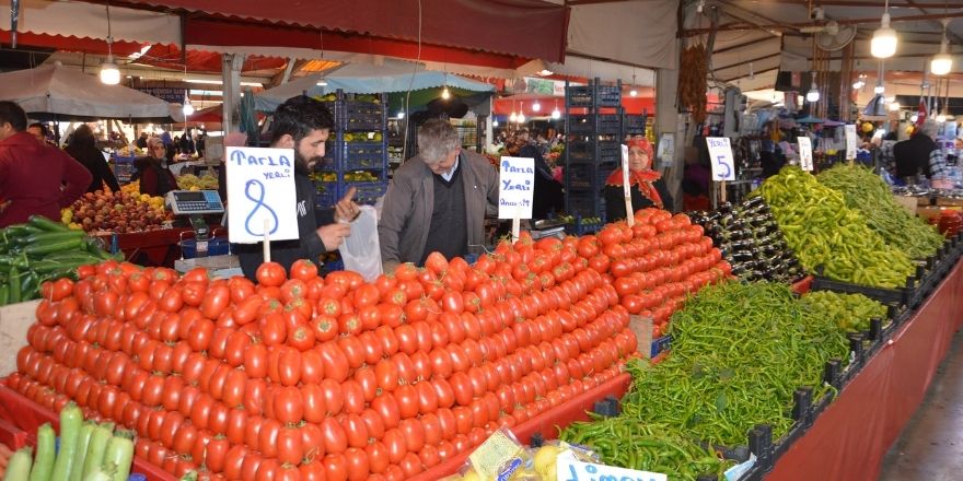 bafra55-net-mikrofonlarini-pazar-esnafi-ve-halka-uzattik-8.jpg