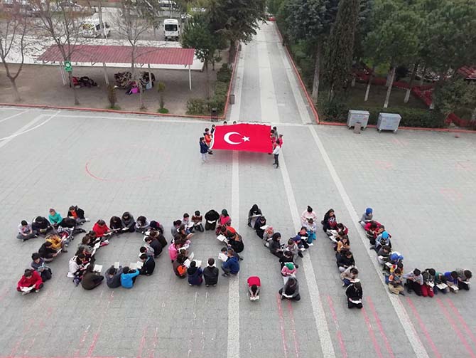 Bafra'da 10 Bin Öğrenci Aynı Anda Kitap Okudu