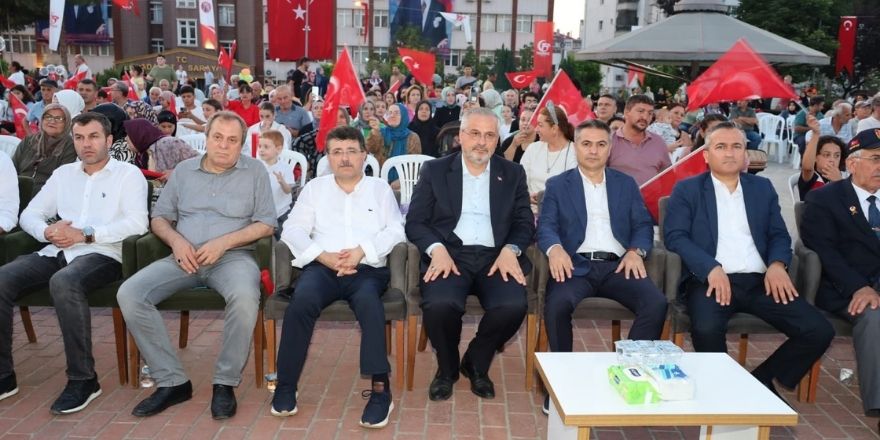 bafrada-15-temmuz-demokrasi-ve-milli-birlik-gunu-coskuyla-kutlandi-010.jpg