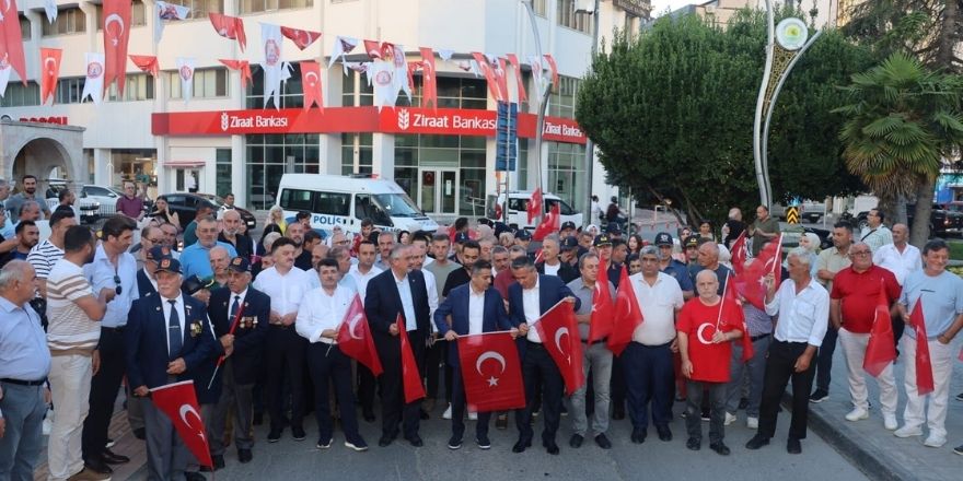 bafrada-15-temmuz-demokrasi-ve-milli-birlik-gunu-coskuyla-kutlandi-021.jpg