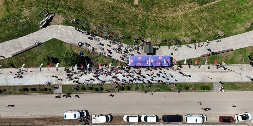 bafrada-19-mayis-bisiklet-turu-renkli-goruntulere-sahne-oldu.jpg