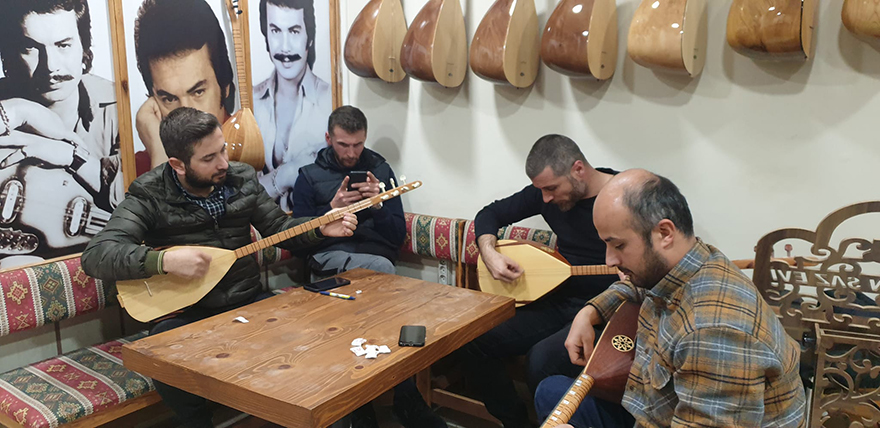 bafrada-7den-70e-herkes-baglama-ogreniyor-1.jpg