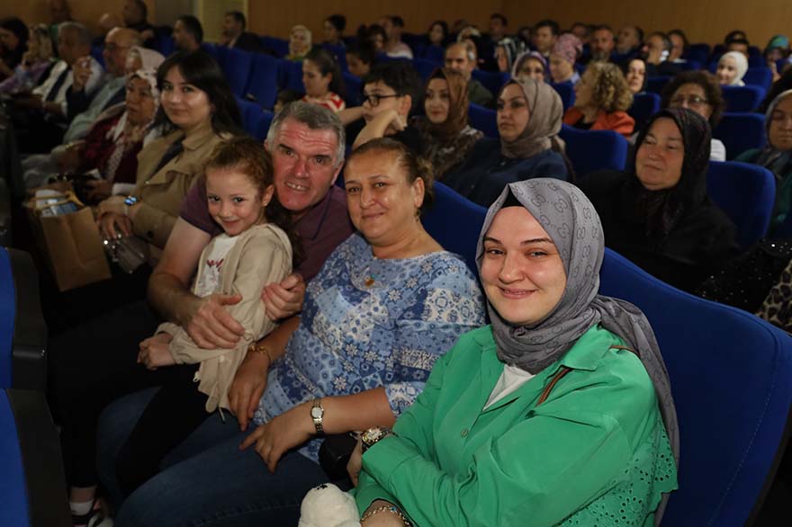 bafrada-aile-yili-coskusu-turk-halk-muzigi-konseriyle-zirveye-ulasti-2.jpg