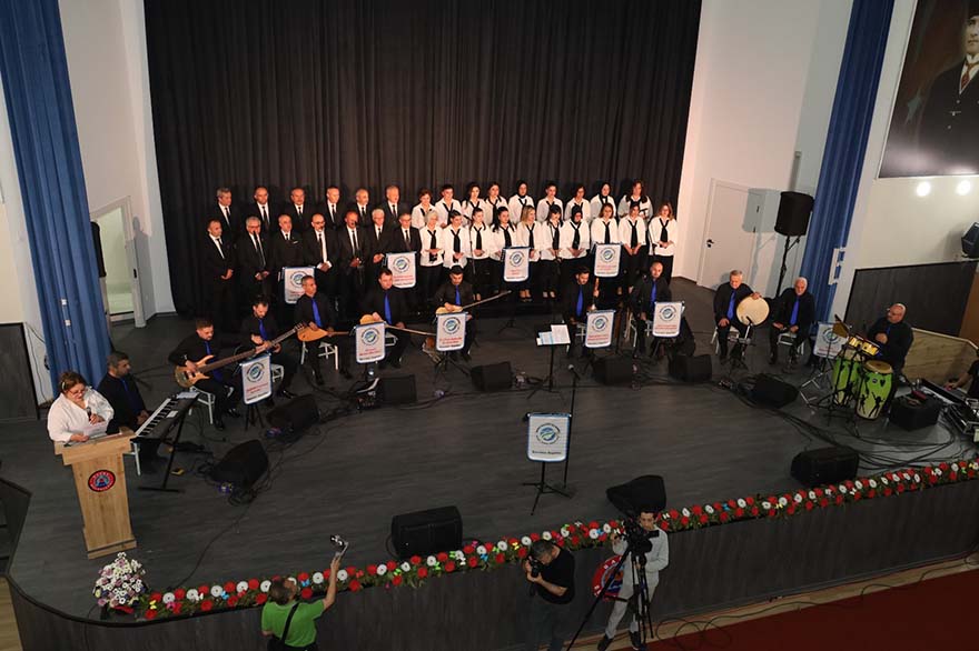 bafrada-aile-yili-coskusu-turk-halk-muzigi-konseriyle-zirveye-ulasti-4.jpg